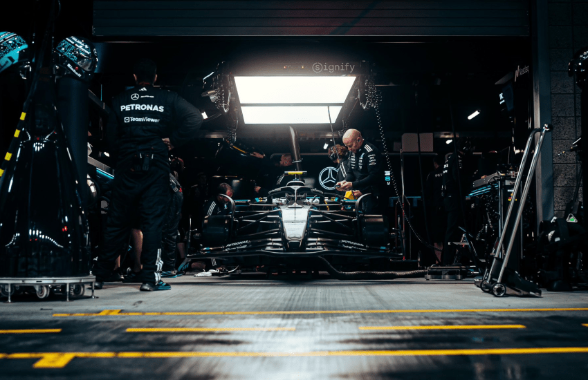 George Russell e Andrea Kimi Antonelli sono finiti sotto i riflettori a Las Vegas dopo un’indagine FIA sul presunto ritardo nella consegna dei set-up delle loro Mercedes.