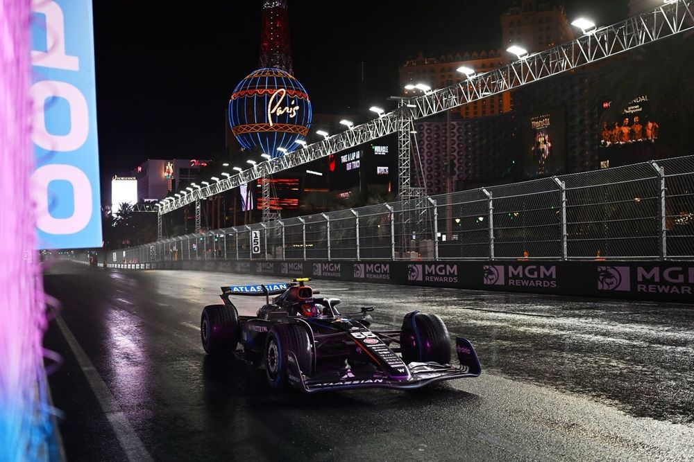Carlos Sainz brilla sul bagnato e porta la Williams al terzo posto nelle qualifiche di Las Vegas. L'obiettivo è ora lottare e ottenere il podio.