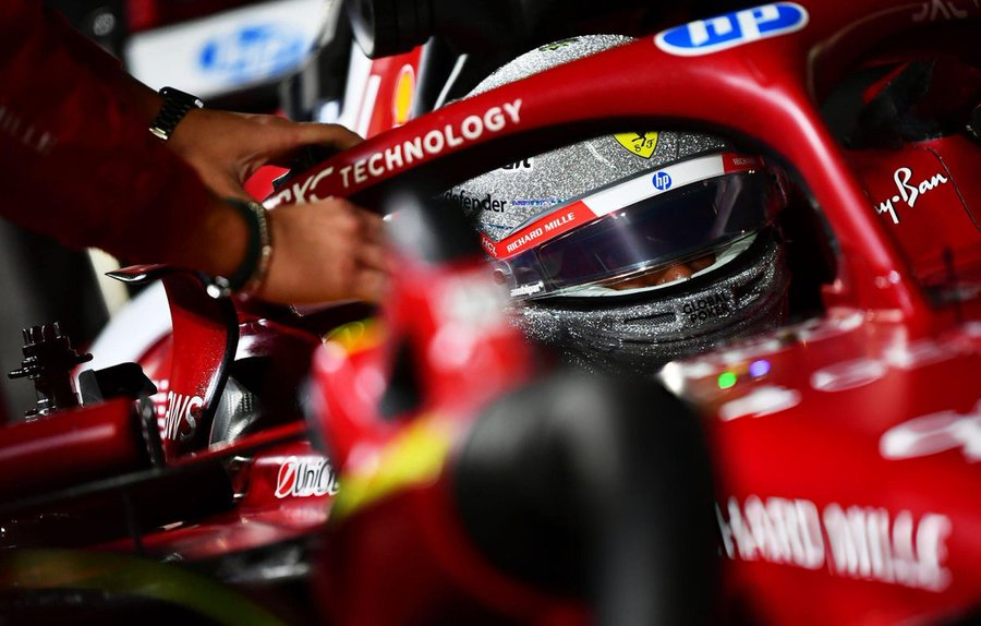 Vasseur ha parlato della gara dei suoi piloti, ammettendo come la squadra abbia commesso degli errori sia ieri in qualifica con Hamilton che sulla scelta del setup nel caso di Leclerc. Il Team Principal della Ferrari ha ribadito la volontà di vincere almeno una gara prima della fine della stagione.