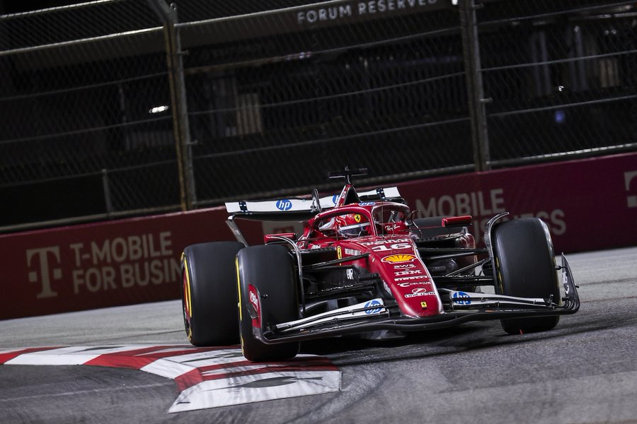 Vasseur ha parlato della gara dei suoi piloti, ammettendo come la squadra abbia commesso degli errori sia ieri in qualifica con Hamilton che sulla scelta del setup nel caso di Leclerc. Il Team Principal della Ferrari ha ribadito la volontà di vincere almeno una gara prima della fine della stagione.