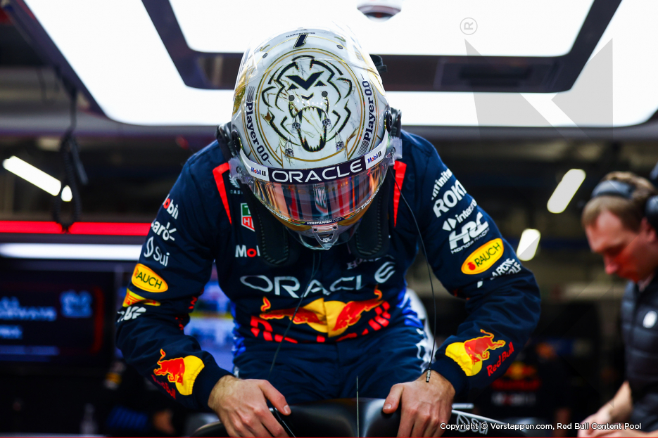 Negli scorsi giorni, Sebastian Vettel, in un'intervista, ha tenuto a complimentarsi con Verstappen per le proprie capacità e per l'ottimo lavoro svolto con Red Bull. Andiamolo a sentire.