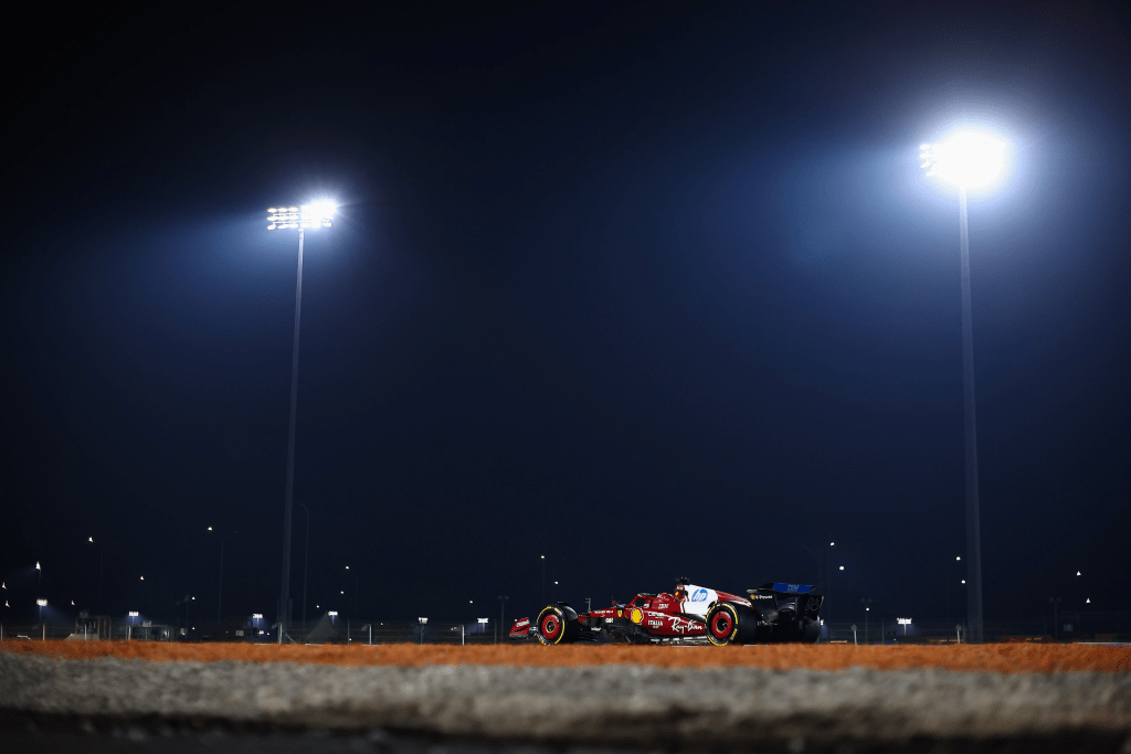 Al termine delle qualifiche valevoli per la Sprint Race del GP del Qatar Leclerc ha affermato di non essere stato in grado di preparare al meglio l'outlap a causa di Sainz che ha volontariamente rallentato tutto il gruppo alle sue spalle.
