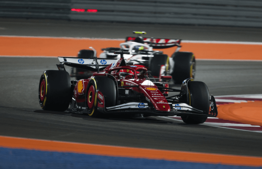 La Ferrari affonda in una stagione da dimenticare e, anche in Qatar, Charles Leclerc si ritrova a difendere un progetto in crisi profonda, chiedendo scusa ai tifosi per un 2025 al di sotto di ogni aspettativa.