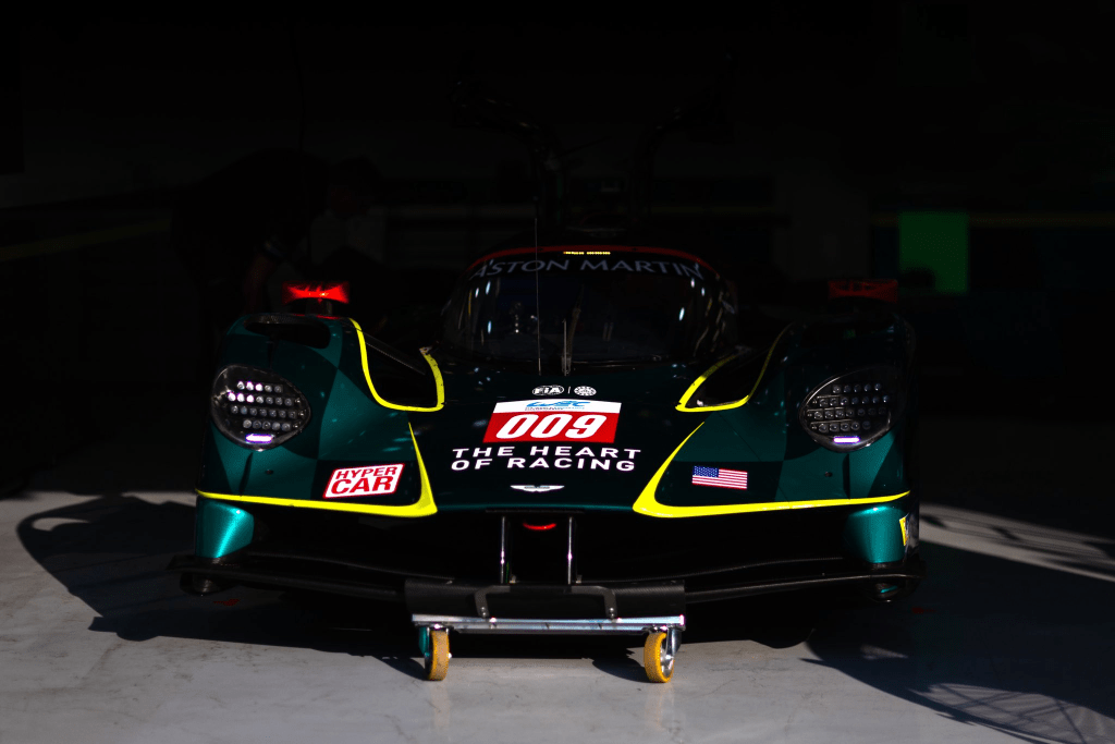 A sorpresa, davanti a tutti, al termine delle FP1 in Bahrain, c'è l'Aston Martin #009. La Valkyrie è stata l'unica vettura a scendere sotto il muro dell'1'50. Seconda piazza per la Ferrari #83, seguita a ruota dall'altra Aston Martin.