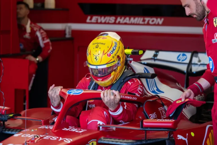 Alla vigilia del Gran Premio del Brasile, Lewis Hamilton si è presentato davanti ai media con il solito equilibrio tra realismo e fiducia. 