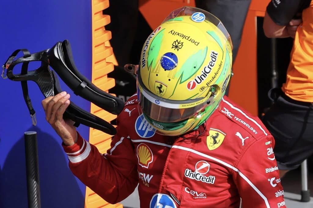 La qualifica sprint del GP del Brasile 2025 ha lasciato l’amaro in bocca a Lewis Hamilton, fuori dalla SQ3 e protagonista dell'ennesima intervista disillusa di questa stagione.