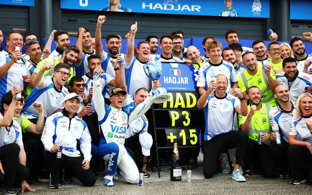 Lawson non convince a pieno, e Hadjar è orientato verso la Red Bull per il post Tsunoda. In casa Racing Bulls la questione piloti è un rompicapo ancora tutto da risolvere.