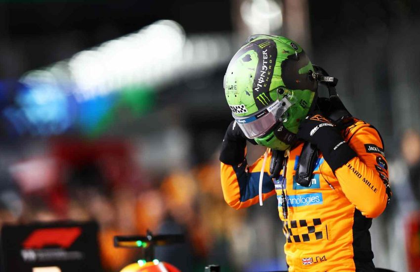 Lando Norris scende dalla MCL39 al termine del GP di Las Vegas