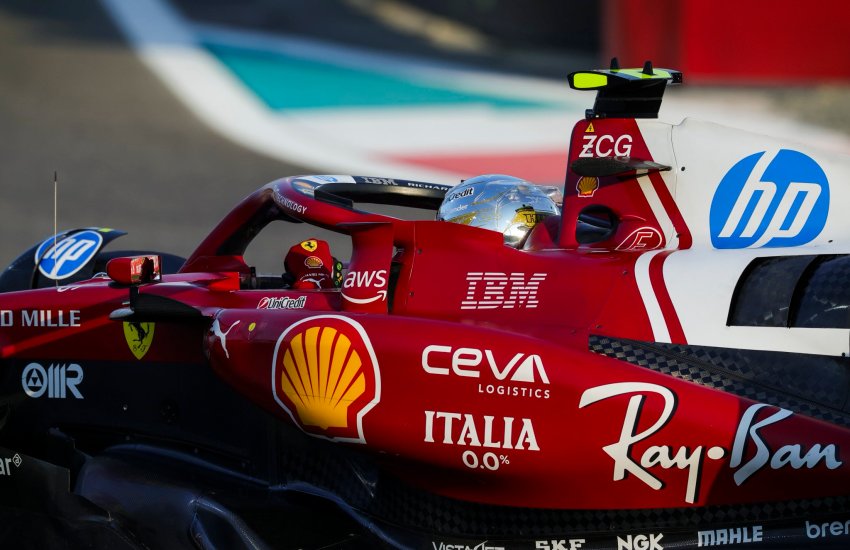 Hamilton chiude l’anno con emozioni contrastanti. Celebra Norris, ringrazia il pubblico e si prepara a un inverno senza pressione.