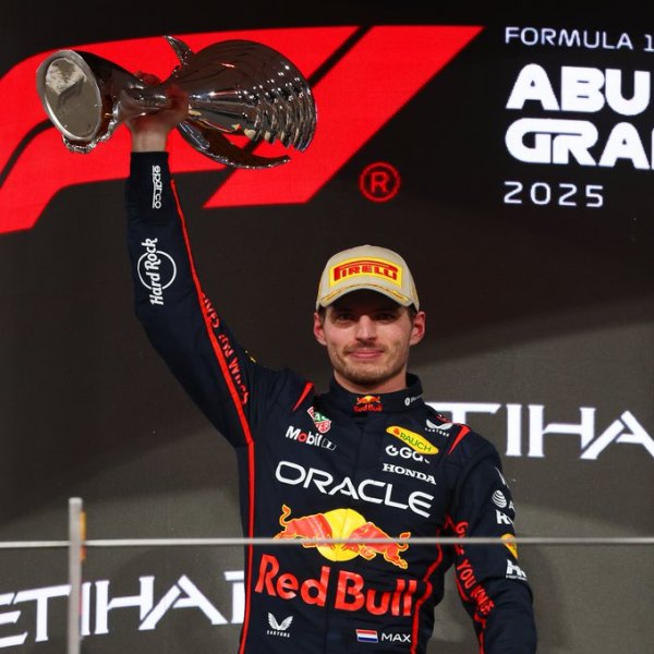 Max Verstappen vince il Gran Premio di Abu Dhabi ma non basta per il 5° titolo mondiale. In una stagione da vero campione, supportato da un team operativamente perfetto, l'olandese ha ammesso di aver imparato che non bisogna mollare mai.