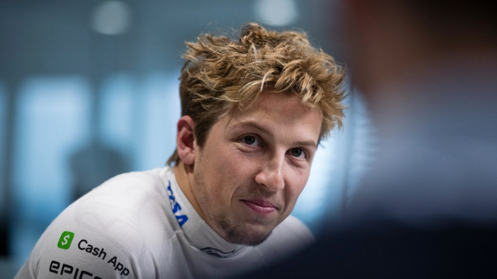 Il circuito di Yas Marina è per ora indigesto al pilota neozelandese. Con un Hadjar parso in forma smagliante, sarà fondamentale per Lawson chiudere il gap col compagno di squadra.