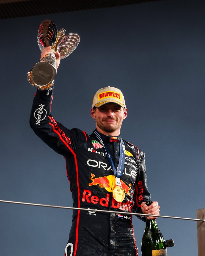 Max Verstappen ha dominato ad Abu Dhabi, ma anche una prestazione impeccabile non è bastata al campione olandese per giocarsi il mondiale con le stesse tattiche che resero celebre Lewis Hamilton nel 2016.