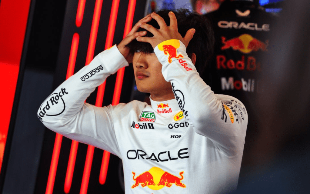 In un Abu Dhabi carico di tensione e decisivo per il Mondiale 2025, il sorpasso di Lando Norris su Yuki Tsunoda ha acceso il dibattito: ecco perché, nonostante l’uscita oltre i limiti della pista, il britannico non è stato penalizzato.
