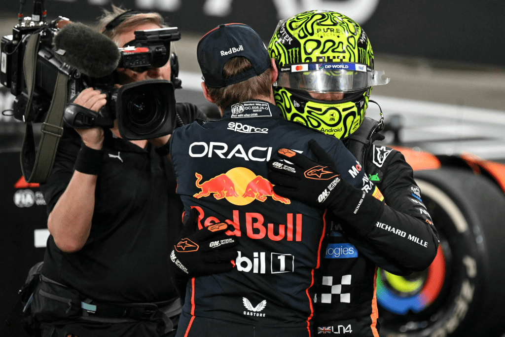 verstappen si congratula con norris a fine gara