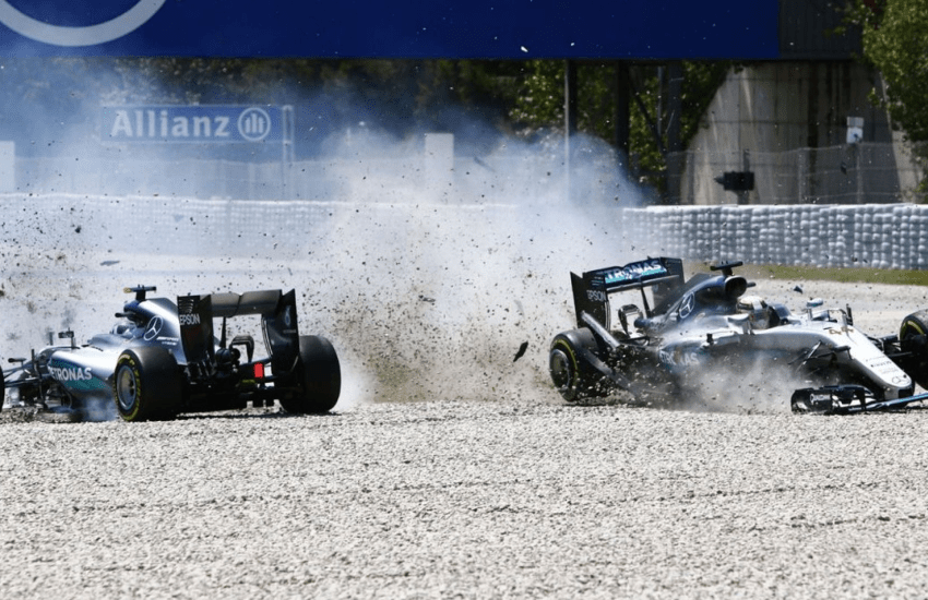 Nico Rosberg ha svelato un retroscena inedito sul clamoroso incidente con Lewis Hamilton al GP di Spagna 2016: i due piloti Mercedes pagarono di tasca propria un conto da capogiro.