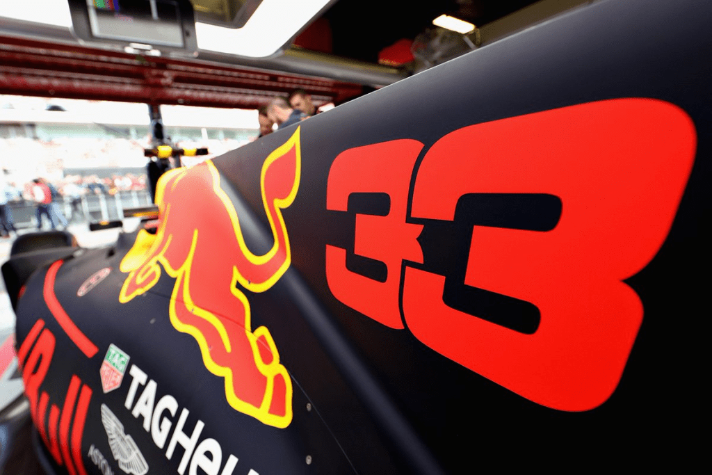 Max Verstappen si prepara ad aprire un nuovo capitolo della sua carriera in Formula 1, e non solo dal punto di vista sportivo. A partire dalla stagione 2026, il pilota olandese scenderà in pista con un numero diverso rispetto a quello che lo ha accompagnato negli ultimi anni.