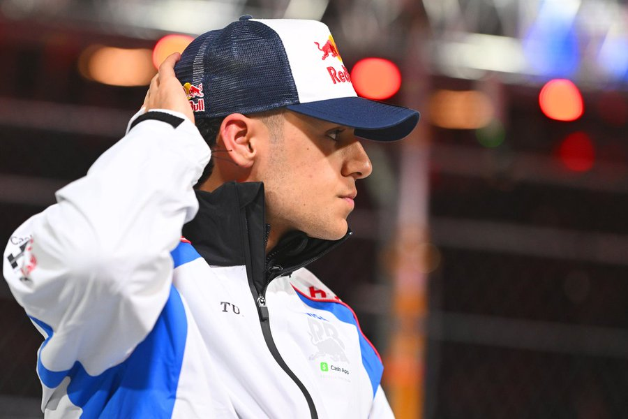 È arrivata l'ufficialità: Isack Hadjar affiancherà Max Verstappen alla guida della Red Bull. Promosso anche Lindblad in Racing Bulls accanto a Lawson, out Tsunoda.