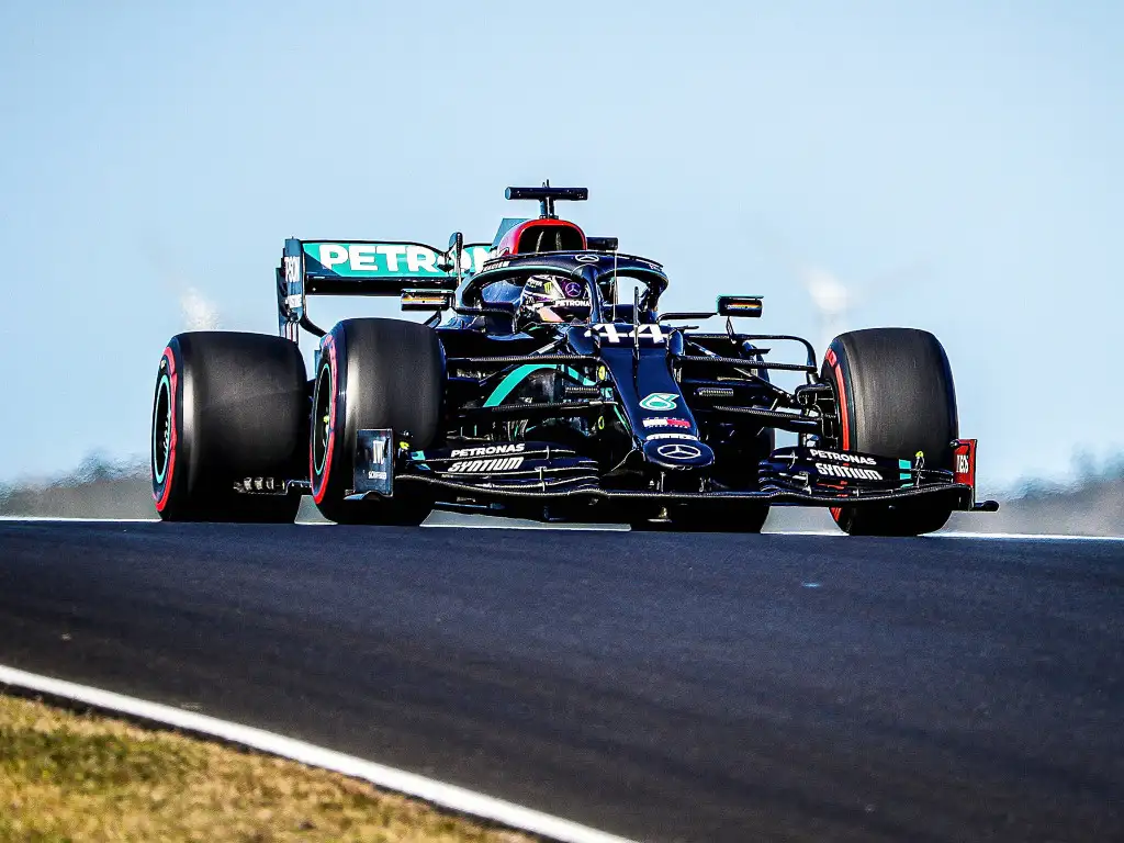 Tra sponsorizzazioni celeberrime di marchi di sigarette e accoppiamenti cromatici senza tempo, ripercorriamo le 10 livree più iconiche della storia della F1.