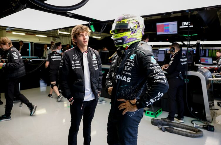 Hamilton-Ferrari, Antonelli-Mercedes: due sfide parallele. Tra preparazione, lavoro e novità da affrontare, chi ha vissuto meglio questo passaggio? 