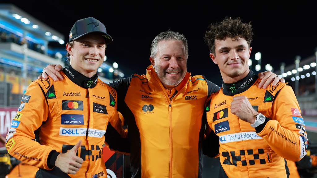 Ad Abu Dhabi si deciderà il titolo tra Norris, Piastri e Verstappen. McLaren ha confermato la propria volontà di non imporre ordini di scuderia se in gara entrambi i propri piloti avranno ancora la possibilità di vincere il mondiale.