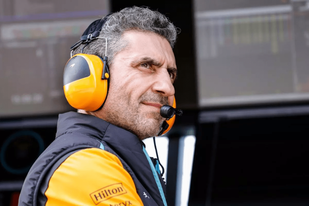 Ad Abu Dhabi si deciderà il titolo tra Norris, Piastri e Verstappen. McLaren ha confermato la propria volontà di non imporre ordini di scuderia se in gara entrambi i propri piloti avranno ancora la possibilità di vincere il mondiale.