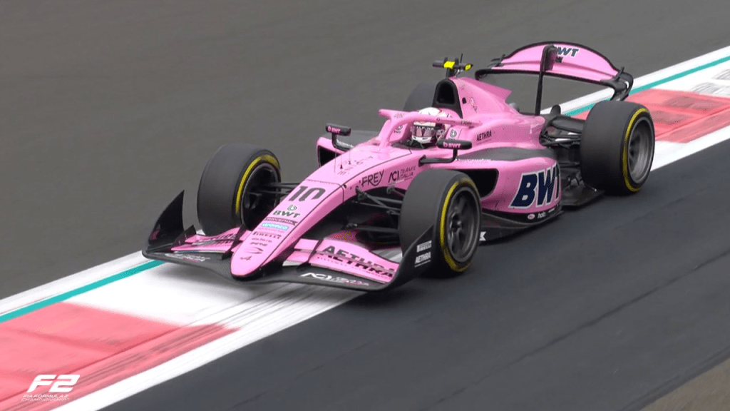 Jak Crawford chiude davanti a tutti l'unica sessione di prove libere della F2. Seguono Gabriele Minì e Arvid Lindblad. Appuntamento alle 12:00 con le qualifiche.