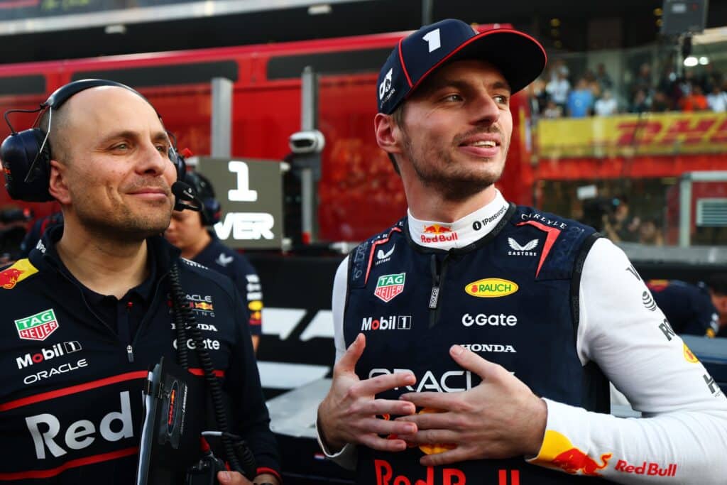 Il futuro dell’ingegnere di pista di Max Verstappen è in bilico. Dopo anni di successi a Milton Keynes, per Lambiase si aprono scenari concreti lontano dalla Red Bull...