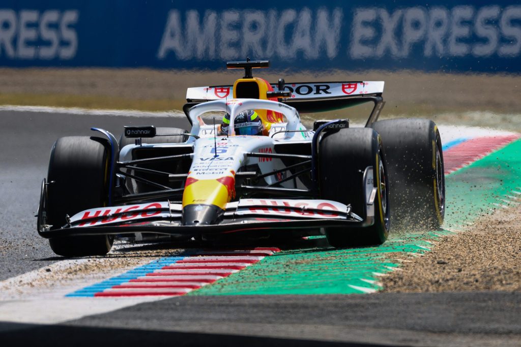 Il nuovo pilota del team austriaco è stato autore di un'incredibile stagione da rookie. Eppure, l'avventura di Hadjar in Formula Uno non è stata esente da alti e bassi.