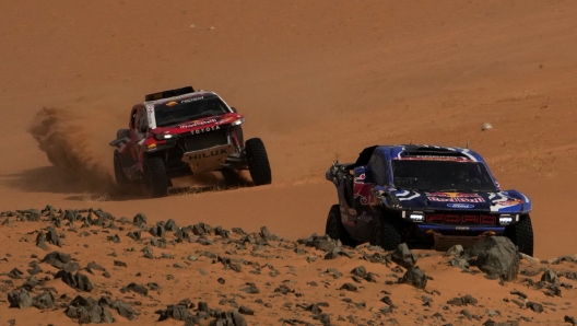 Serradori vince la decima e terza tappa Marathon della Dakar 2026. Due Dacia completano la Top 3: Al-Attiyah chiude secondo di tappa e riconquista la leadership della classifica generale.