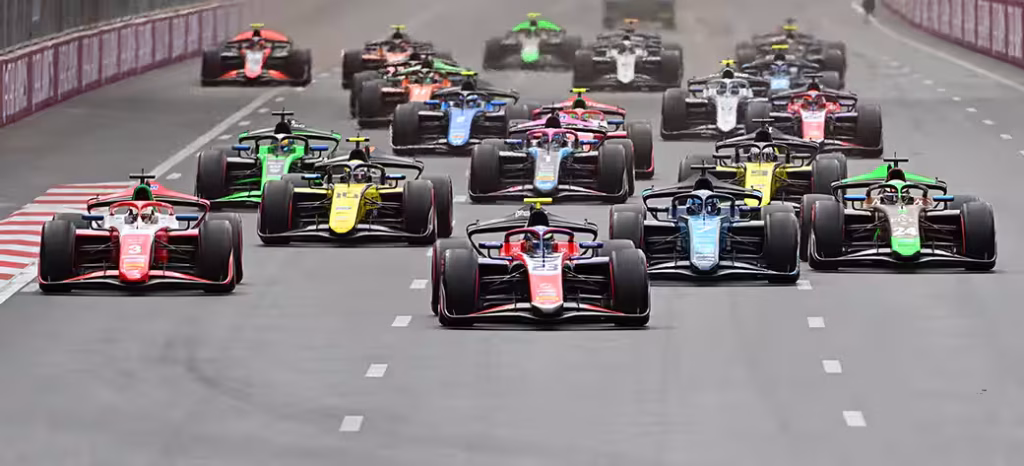 La Formula 2 non è solo una palestra di talento per aspiranti campioni, ma un ecosistema complesso in cui team, contesto e scelte strategiche possono fare la differenza tra una carriera lanciata verso la Formula 1 e un’occasione mancata.