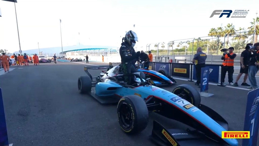 Rashid Al Dhaheri esulta per la vittoria di Gara 3 del FRME durante il primo weekend stagionale