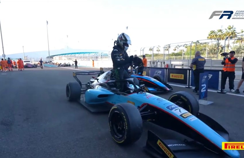 Rashid Al Dhaheri esulta per la vittoria di Gara 3 del FRME durante il primo weekend stagionale