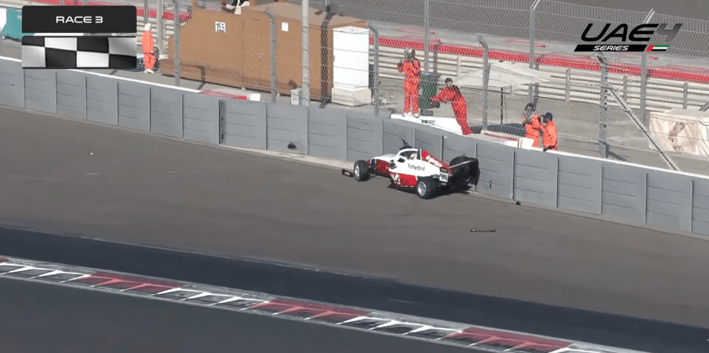 La terza gara del round inaugurale dell’UAE4 Trophy si chiude con una classifica rivista: il successo va al 15enne francese Andy Consani dopo l’annullamento dell’ultimo giro.