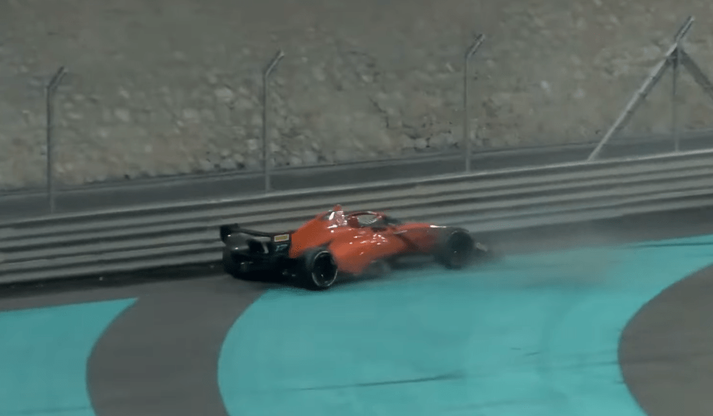 Prima gara nella Formula Regional Middle East (FRME) e prima vittoria per Alexander Abkhazava. Quarto Nakamura-Berta. Problemi per Wheldon.
