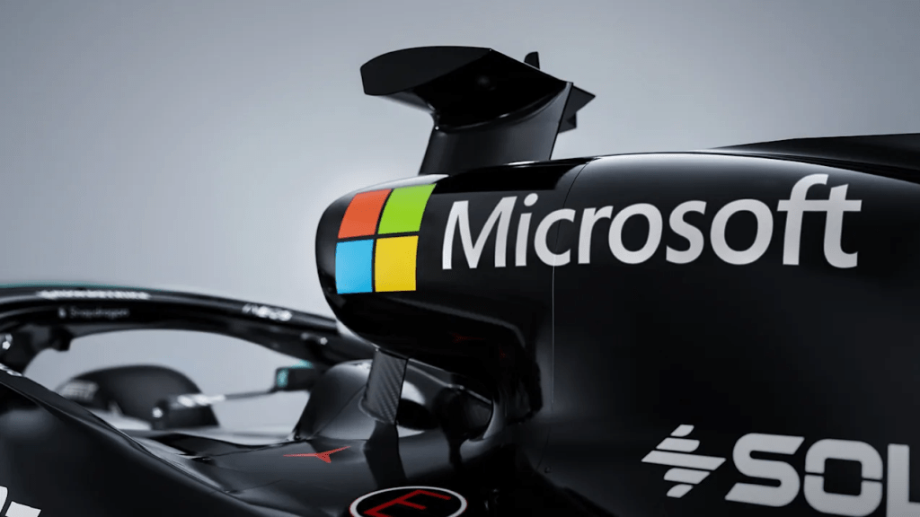 La Mercedes anticipa il design della monoposto 2026 e ufficializza una partnership pluriennale con Microsoft, puntando su innovazione tecnologica e continuità tecnica e sportiva.