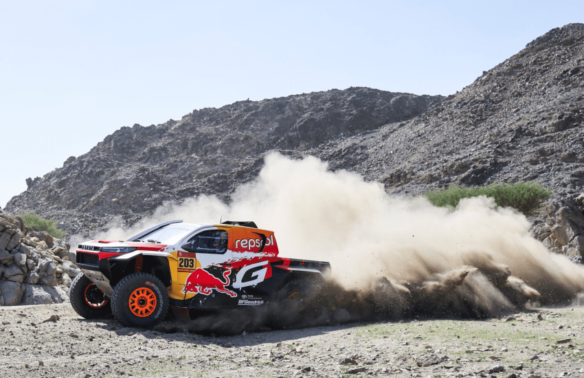 La seconda speciale della Dakar 2026, che portava verso Al Ula, premia chi partiva più indietro