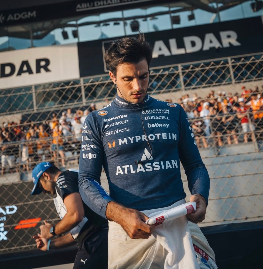 Jacques Villeneuve ha fatto i complimenti a Carlos Sainz e Williams per gli ottimi risultati ottenuti nella scorsa stagione.