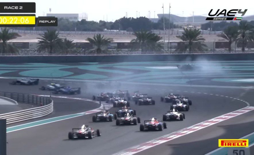 In una gara 2 a dir poco caotica, ad emergere sulla concorrenza è il pilota della Ferrari Driver Accademy, Niccolò Maccagnani.