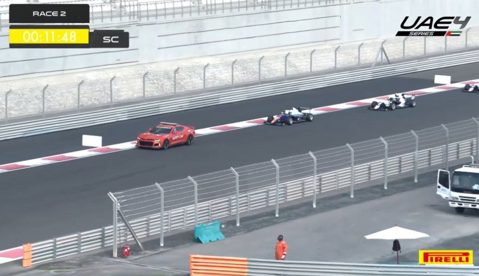 In una gara 2 a dir poco caotica, ad emergere sulla concorrenza è il pilota della Ferrari Driver Accademy, Niccolò Maccagnani.
