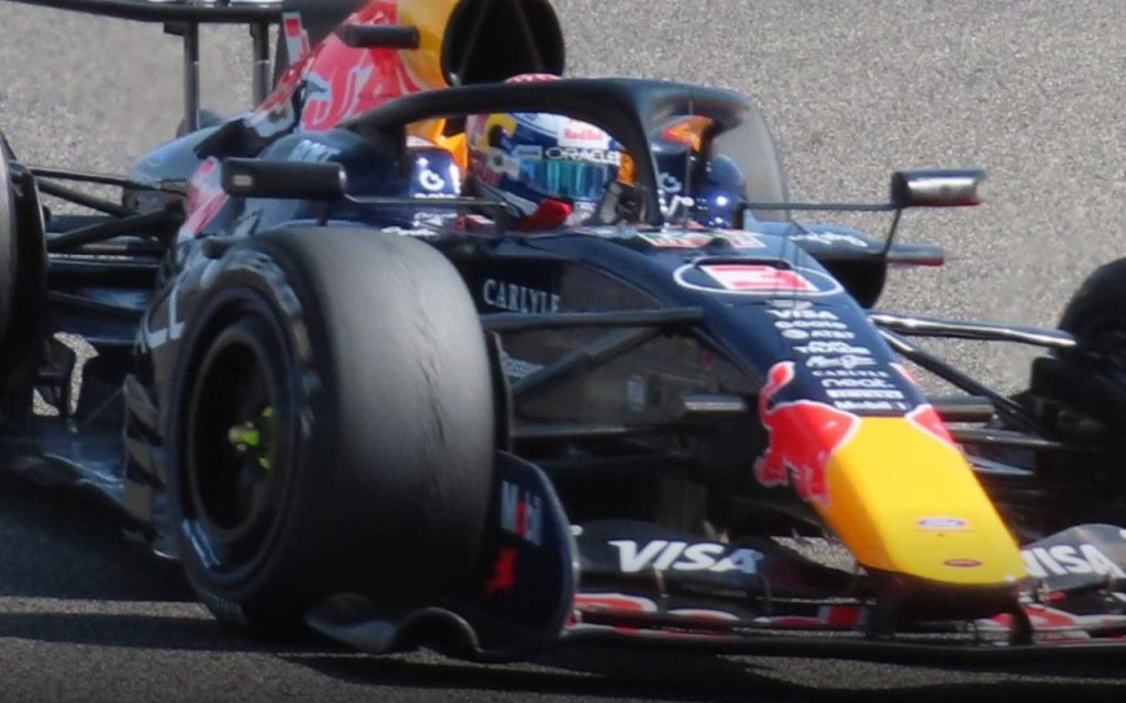 Max Verstappen si dice soddisfatto dell'operato della sua squadra durante i test, ma la RB22 rimane ancora acerba sotto alcuni punti.