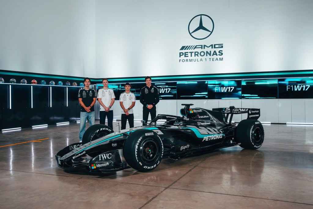 Il dibattito politico che avvolge la Formula 1 ormai da qualche settimana sembra non fermarsi più. Il caso del motore Mercedes non è di certo una novità nel mondo della F1: sempre Mercedes, nel 2020, portò una soluzione geniale come il DAS.