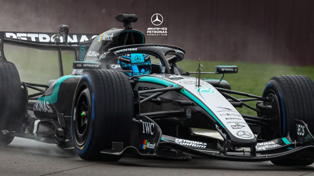 Russell resta prudente con la W17, ma punta al confronto diretto con Verstappen e la Red Bull per una stagione 2026 al vertice...