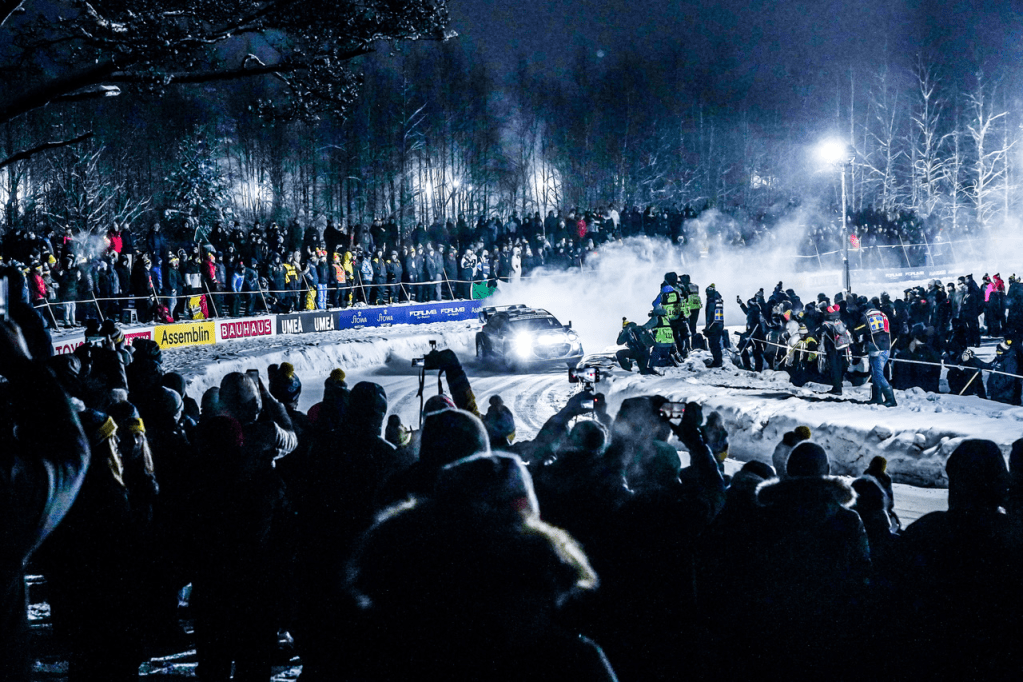 Oliver Solber riprende da dove aveva lasciato. Conclude in vetta la prima prova speciale in Svezia mettendosi alle spalle Evans e Katsuta.