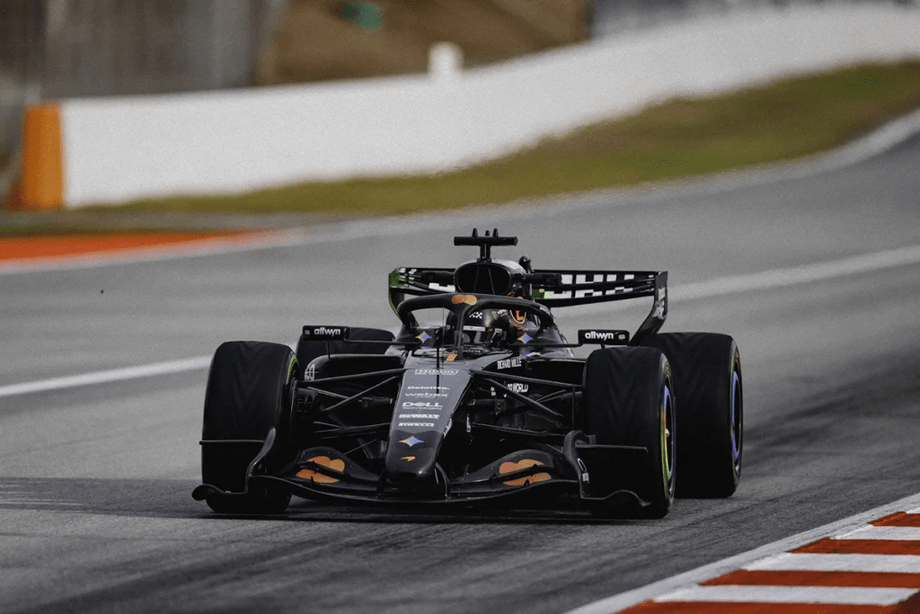 La strategia di McLaren guarda al rake per il 2026: la squadra intravede maggiore libertà di sviluppo aerodinamico nella nuova Formula 1.