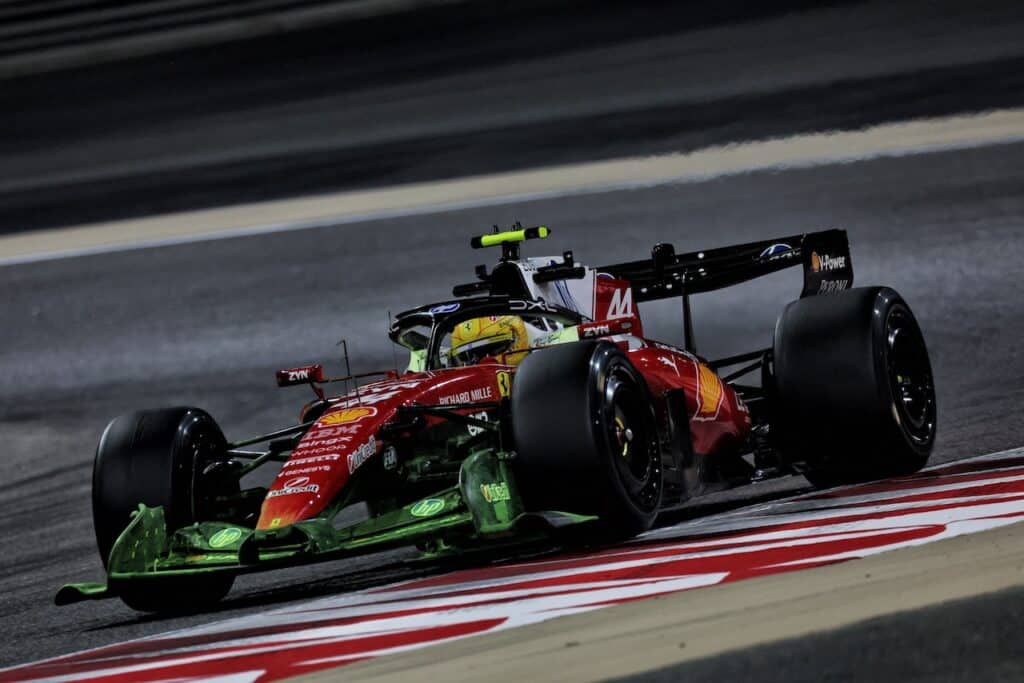 Il sette volte campione del mondo chiude settimo nel day-1 della seconda sessione di test in Bahrain e guarda con ottimismo ai progressi della Ferrari SF-26.