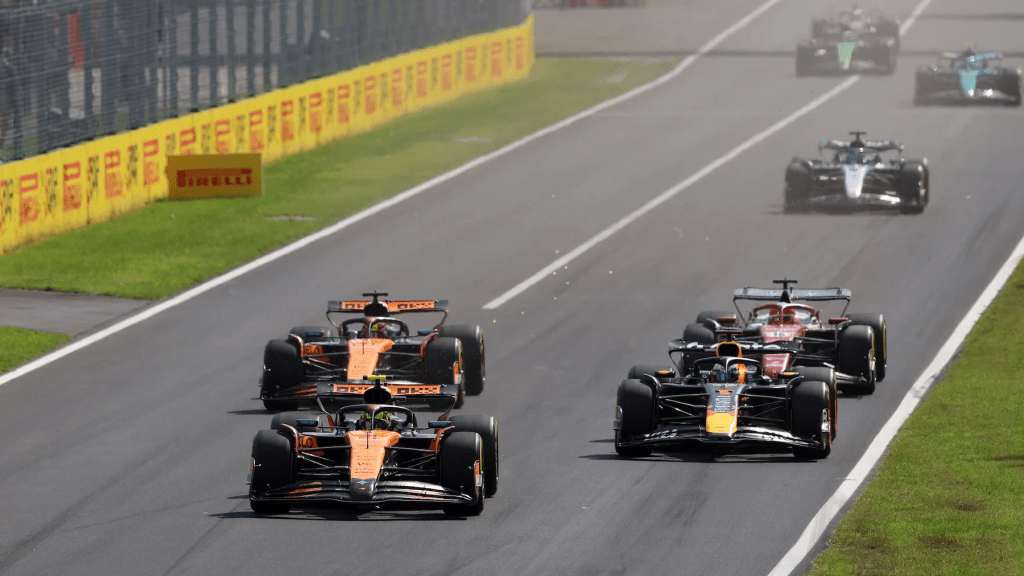 Le due McLaren in lotta con Ferrari e Red Bull a Monza