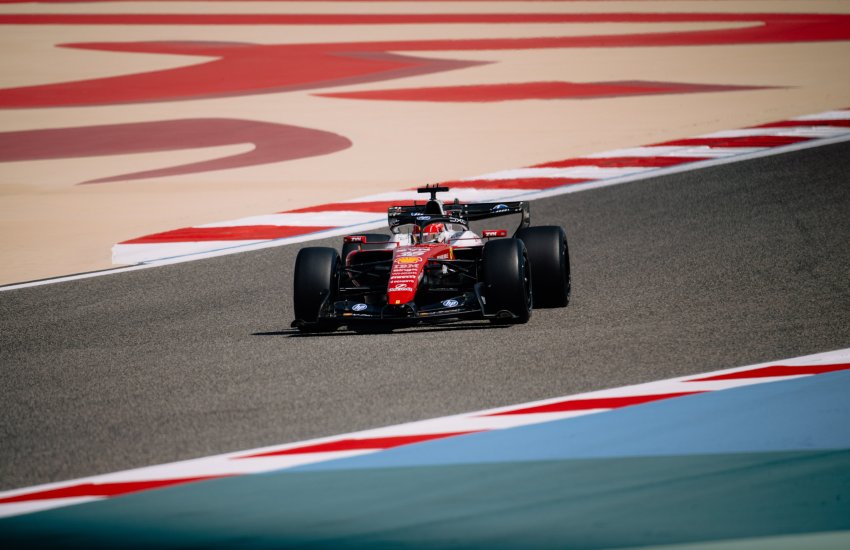 Il calendario 2026 della F1 resta in bilico tra tensioni geopolitiche e problemi organizzativi, con possibili cambiamenti profondi.