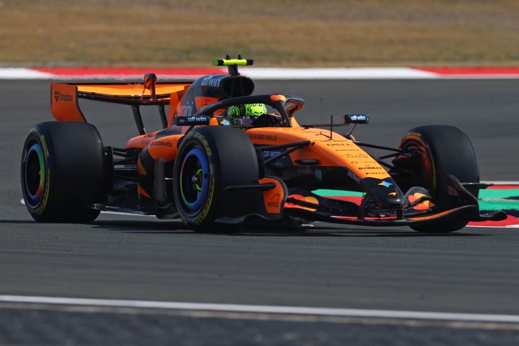 Il campione del mondo in carica porta la McLaren in seconda fila a Shanghai. Per Norris, Mercedes resta imprendibile, ma le Ferrari non del tutto.
