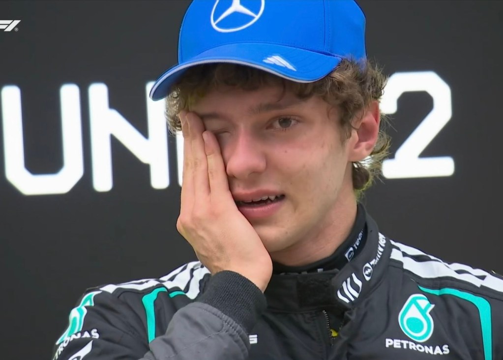 Kimi Antonelli ha realizzato il suo sogno e ha vinto la sua prima gara in Cina, riportando l'Italia sul gradino più alto del podio dopo 20 anni. 
