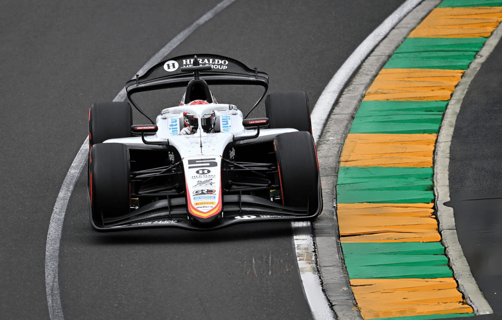Nikola Tsolov vince e diventa il leader davanti a Camara e van Hoepen: ecco le prime classifiche di piloti e team del campionato 2026 di F2 dopo il weekend in Australia